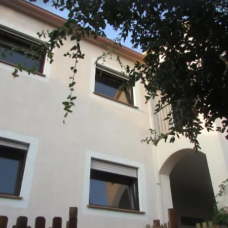 Sunny Costa Brava Getaway Apartment *